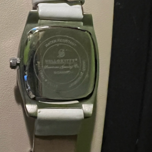 Like new Hello Kitty girls watch - Picture 3 of 4